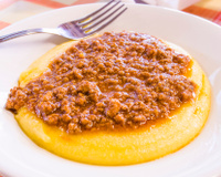 Polenta na panela de pressão: você nunca mais vai querer preparar de outro jeito depois de ver essa receita!