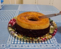 Bolo de chocolate com pudim de leite