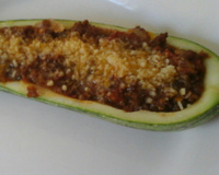Canoa de abobrinha recheada com carne moída