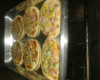 Minipizza de queijo e presunto