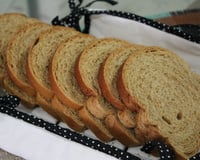 Pão integral caseiro com cenoura e mel