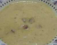 Sopa de batata simples com calabresa