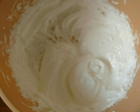 Glacê de clara em neve