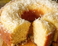 Sem lactose e sem glúten: esse bolo de coco fofinho é o melhor que já provei e cabe na dieta