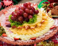 Tábua de frios de Natal é o petisco perfeito para esperar pela ceia e com essas dicas ela fica mais festiva