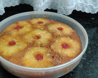 Bolo de abacaxi em calda