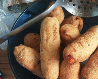 Enroladinho de salsicha frito