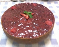 Cheesecake com molho de morangos