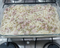 Macarrão ao molho branco com presunto