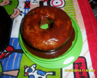 Bolo simples com cobertura de chocolate