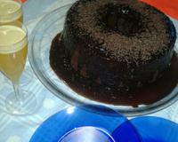 Bolo de chocolate diferente (assado com a cobertura)