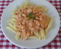 Macarrão com estrogonofe de frango rápido e fácil