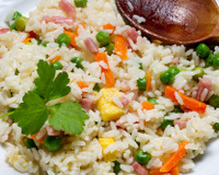 Para usar as sobras de arroz: confira a receita de arroz maluco
