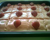 Bolo molhadinho de morango