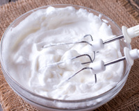 Clara em neve: tudo sobre esse item importante para preparar bolos perfeitos