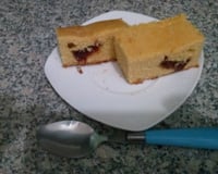 Bolo de fubá com goiabada