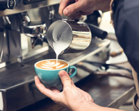 O que um barista faz: saiba mais sobre esse profissional