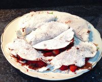 Tapioca de brigadeiro com morango