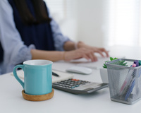 Dificuldade em se concentrar? Esses 5 chás podem te ajudar a manter o foco nas atividades do dia a dia