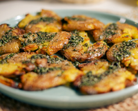 Essas batatas amassadas são tão saborosas que todo mundo que vem à nossa casa quer a receita (rápida e fácil de fazer)