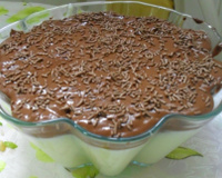 Doce gelado de coco com chocolate