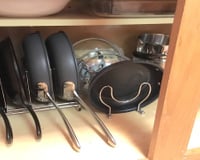 É o fim das panelas no forno: organizador de panelas é a tendência para mantê-las em ordem e com mais segurança