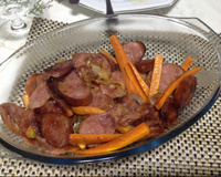 Linguiça acebolada com orégano