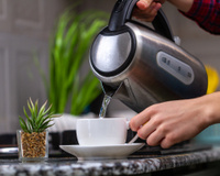 Chaleira Elétrica vs. Chaleira Tradicional: Qual a melhor opção para sua cozinha?