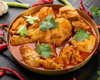 Frango ensopado com caldo delicioso e bem temperado