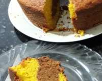 Bolo de cenoura mesclado com chocolate de liquidificador