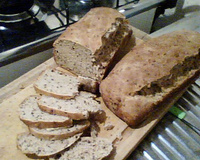 Pão integral com farinha integral, linhaça e aveia