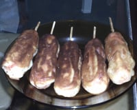 Salsicha Empanada no Palito