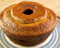 Bolo de banana fácil: 3 receitas molhadinhas usando liquidificador, airfryer ou micro-ondas