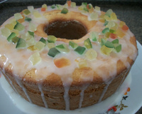 Bolo de limão com frutas cristalizadas