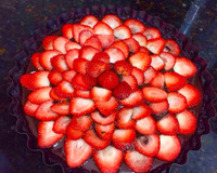 Torta de oreo com chocolate e morangos