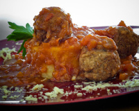 Polenta com almôndegas