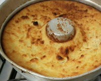 Bolo cremoso de mandioca (aipim)