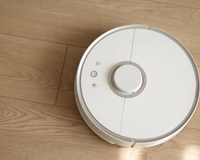 Poeira no chão deixa de ser problema com robô aspirador em oferta