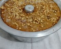 Bolo de canela com recheio e cobertura de doce de leite