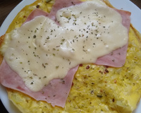 Omelete de batata com presunto e queijo