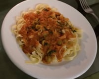 Macarrão ao sugo e manjericão