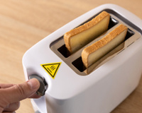 Há meses a minha torradeira queima o pão ou não aquece o suficiente, gostaria de ter chamado o técnico antes para saber que resolvia assim