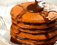 Não aguentava mais lanchar panqueca de banana, até que aprendi essa receita de panqueca de cenoura com chocolate sem açúcar e sem farinha!