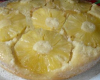 Torta fácil de abacaxi com calda