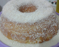 Bolo pão-de-ló com coco
