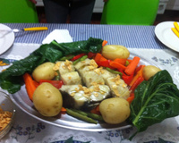 Bacalhau com batatas ao murros e legumes do seu Zé