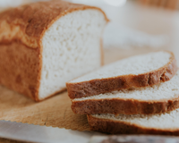 Quer que o pão dure mais? Confeiteira revela qual o lugar da cozinha onde você nunca deve guardá-lo