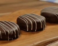 Você nunca imaginou que fazer alfajor em casa fosse tão fácil: versão caseira do doce vai virar sua nova obsessão