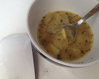 Sopa de missô com cebola e batata