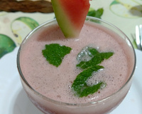 Suco de melancia com gengibre